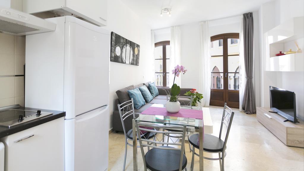Apartamentos Salamanca Μάλαγα Δωμάτιο φωτογραφία